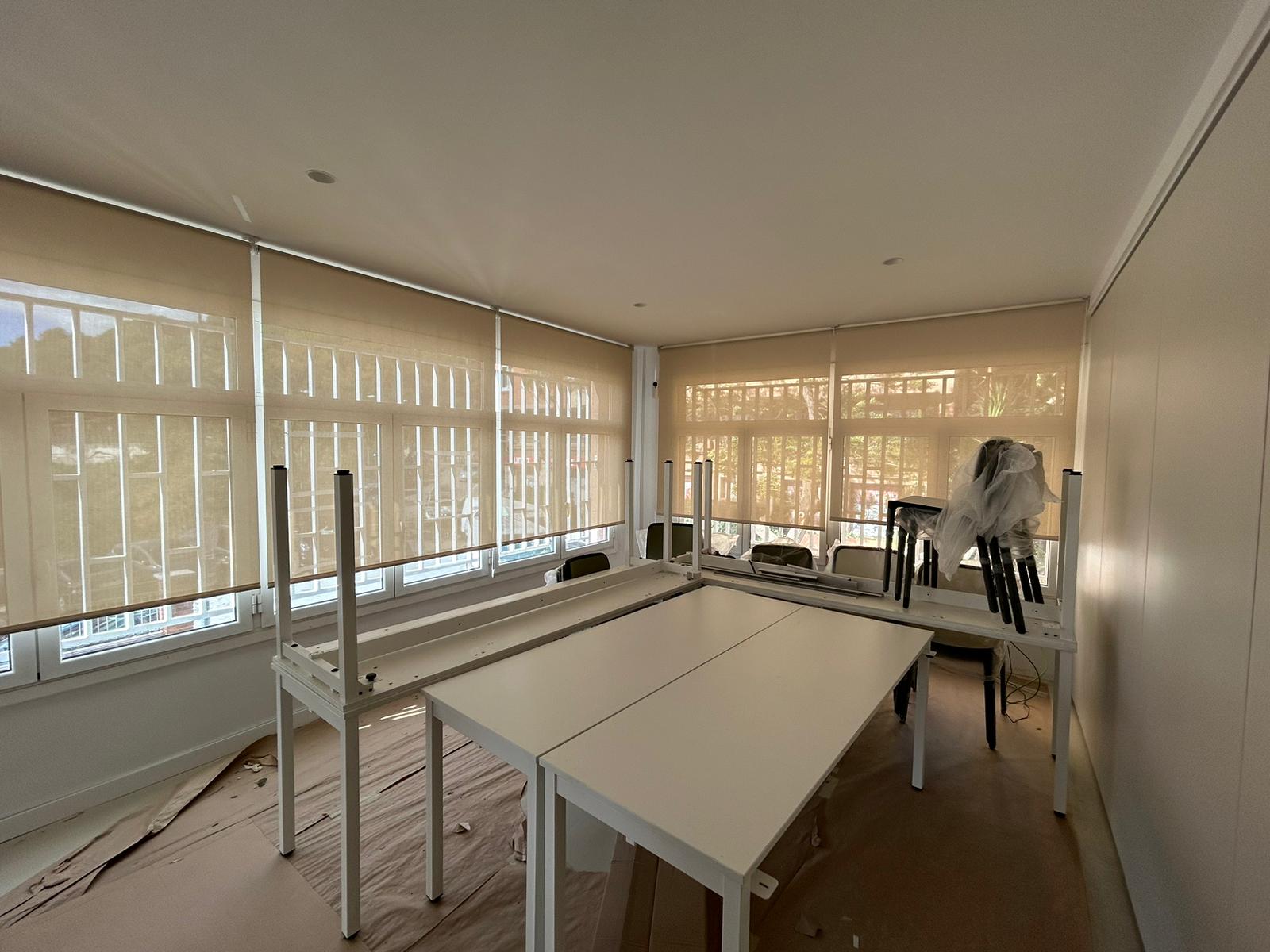 Cortinas enrollables para oficina en reformas