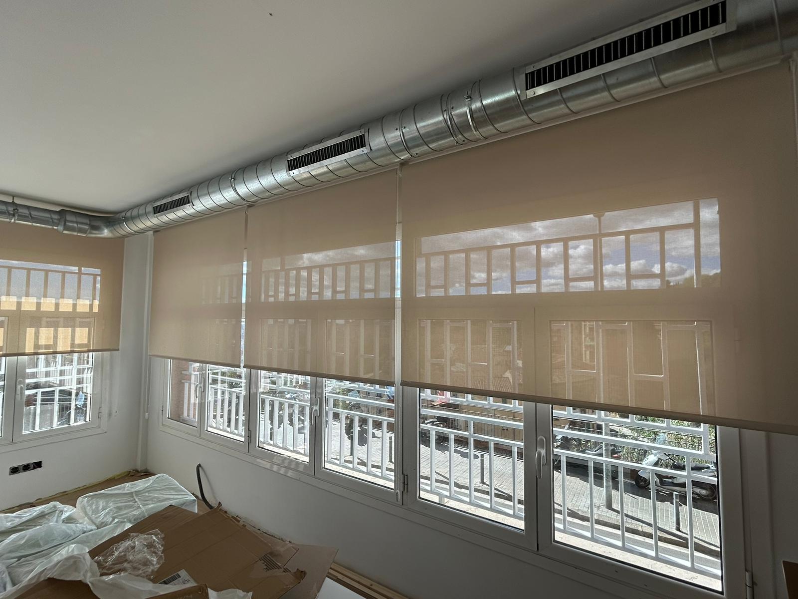 Estores enrollables para despacho en reformas