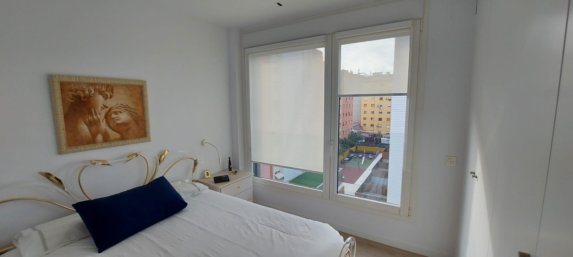 cortinas_fit_instaladas_en_dormitorio_de_vivienda_en_barcelona_3.jpg