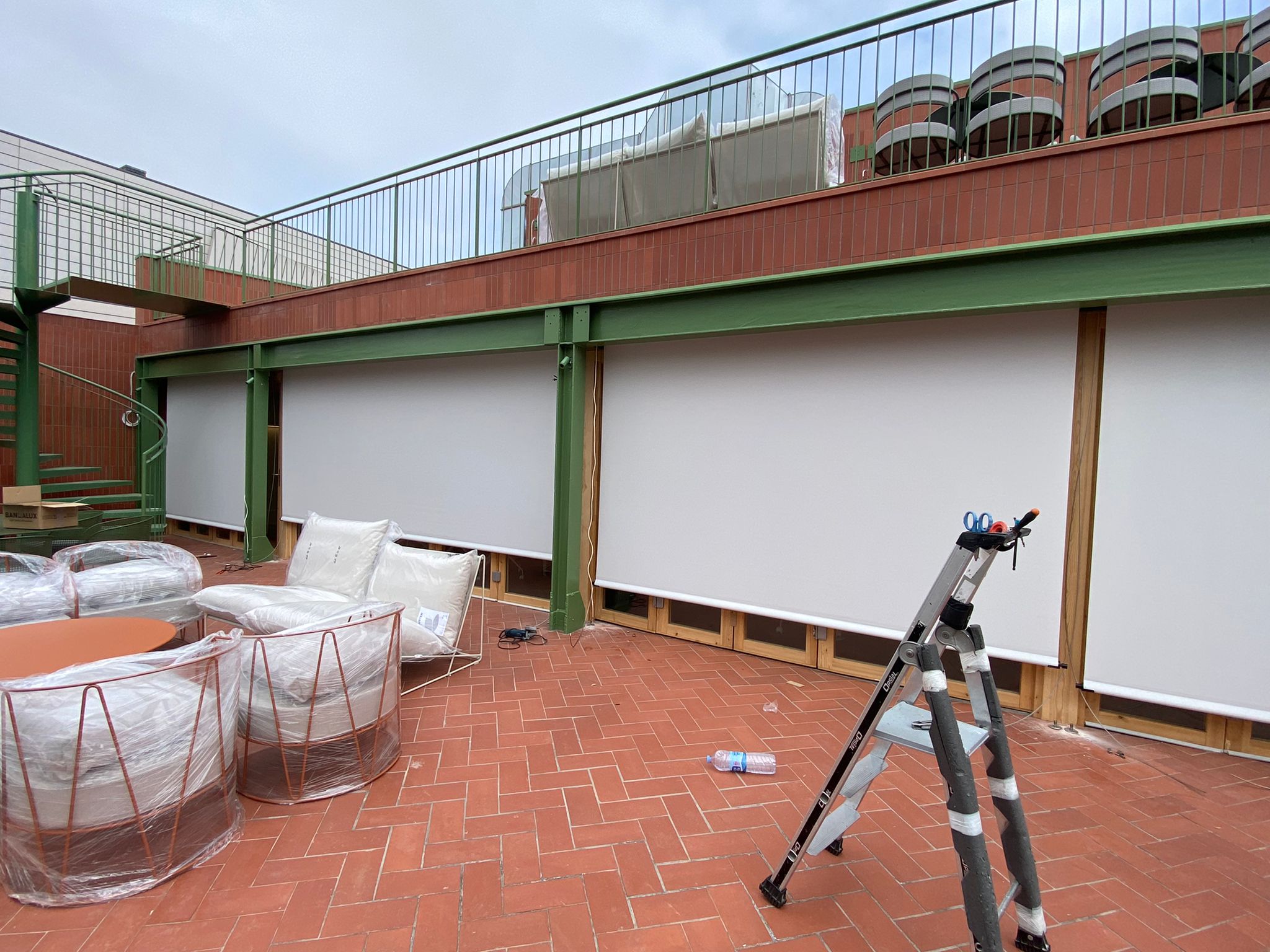 Enrollables de exterior en oficina Poble Nou Barcelona