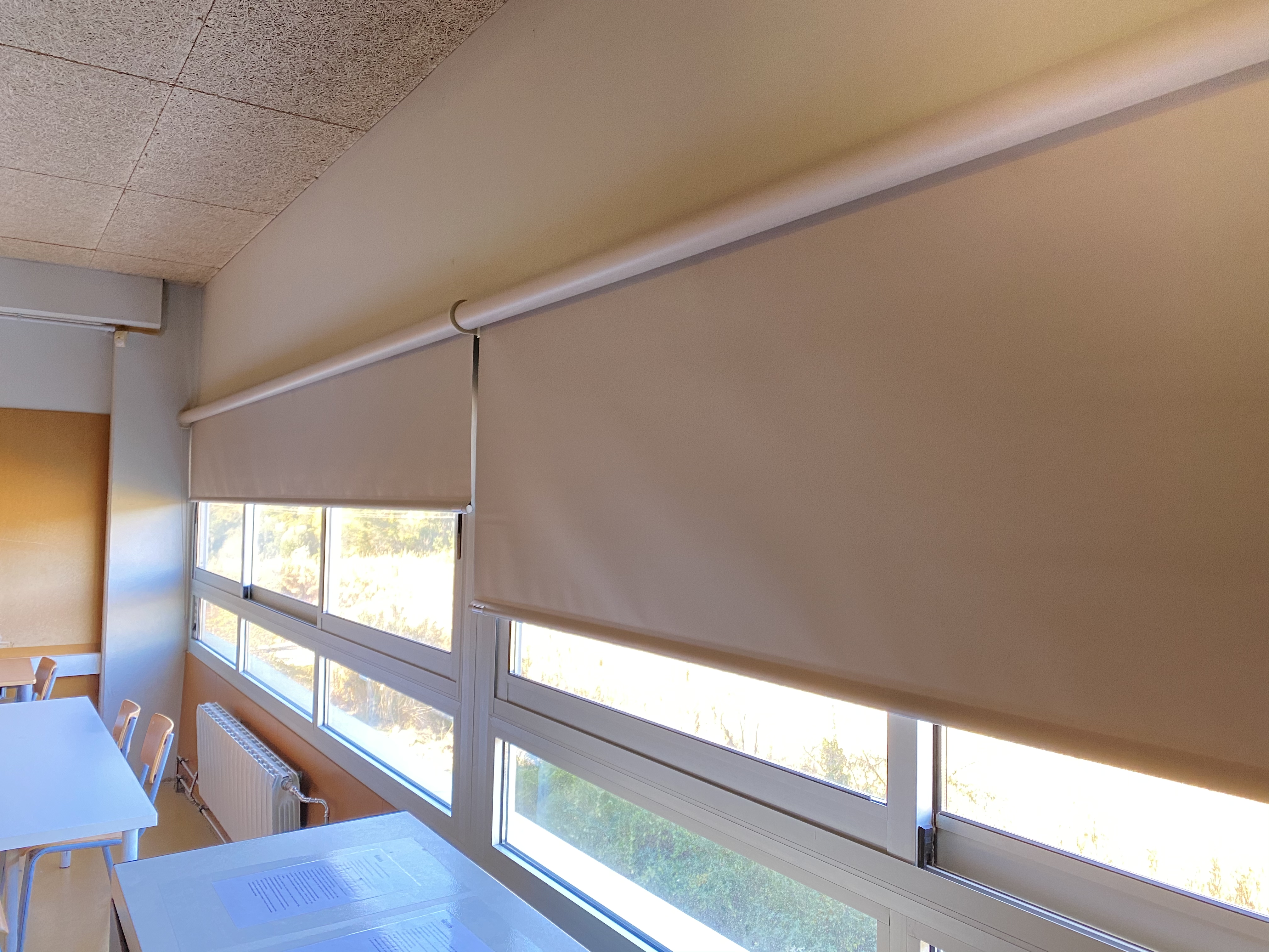 Estores enrollables opacos Institut Corbera Llobregat