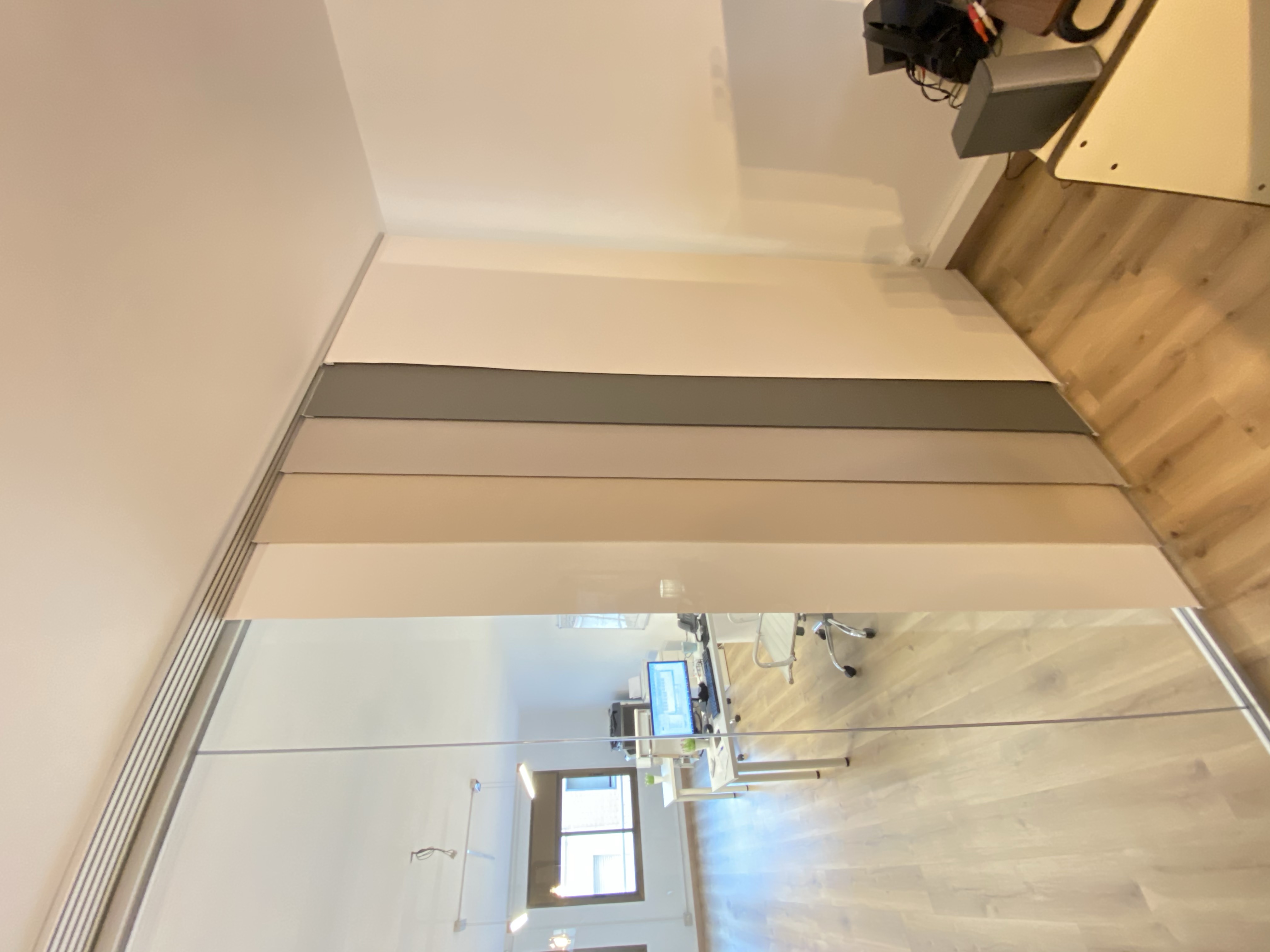 Panel japonés con tejido screen y lamas de diferentes colores