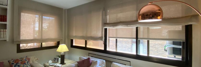 Cortina pacchetto instaladas en salón de vivienda en el Vallès 