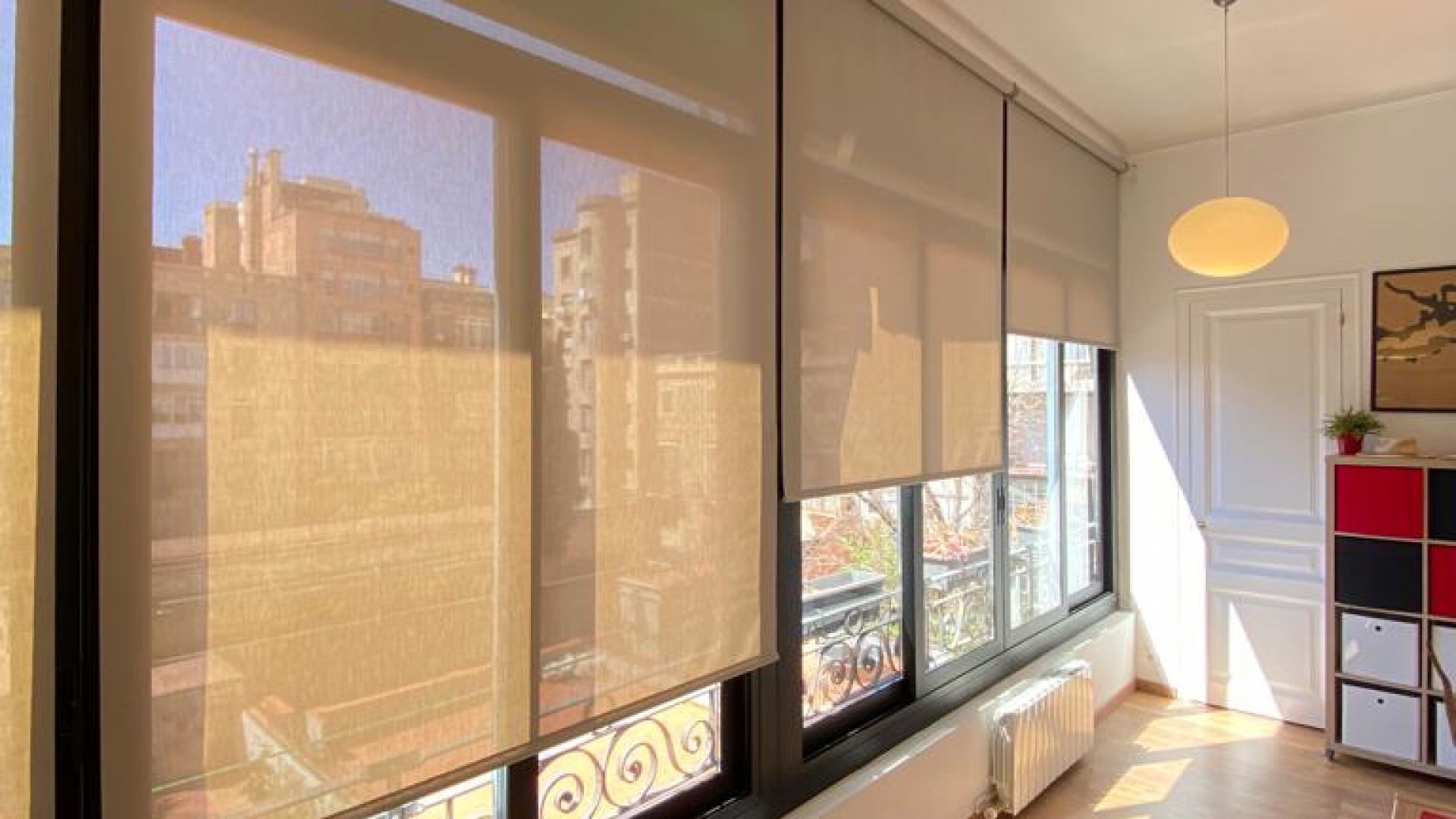 Instalación y venta de cortinas enrollables en Barcelona