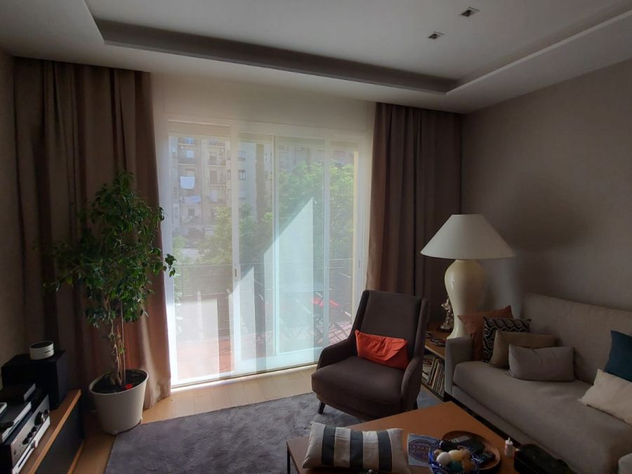 cortina_tradicional_instalada_en_comedor_de_vivienda_de_la_calle_roger_de_lluria_en_barcelona