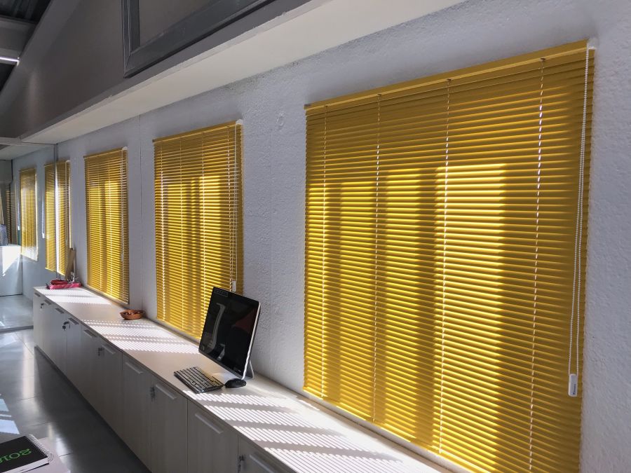 cortina_veneciana_aluminio_amarillo.