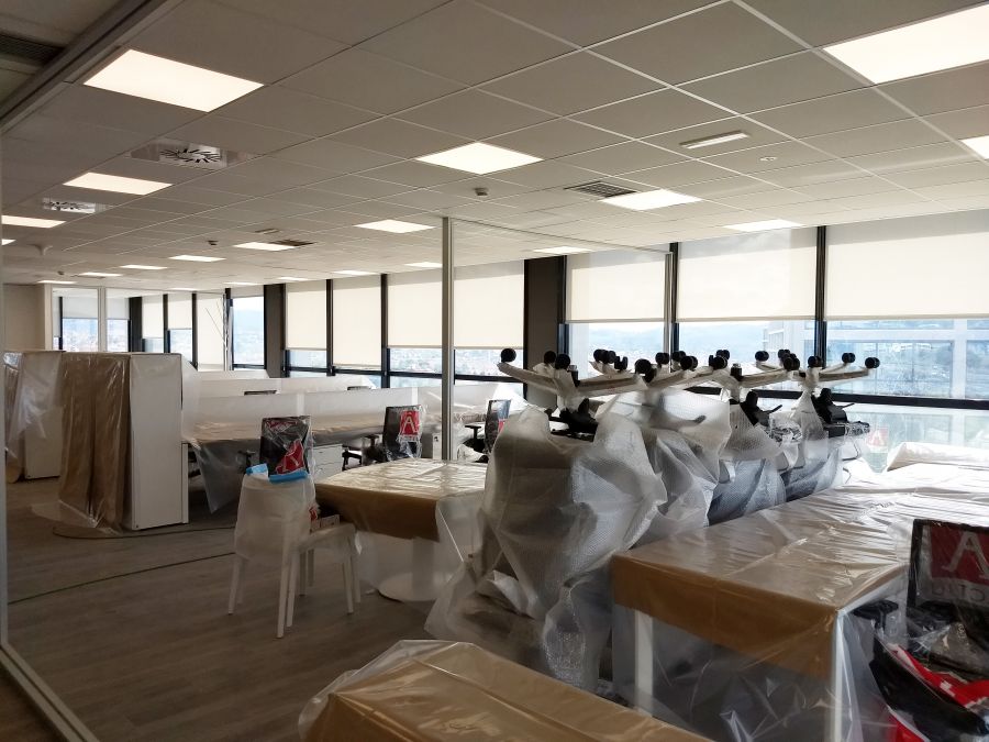 Cortinas enrollables instaladas en oficina nueva en Barcelona