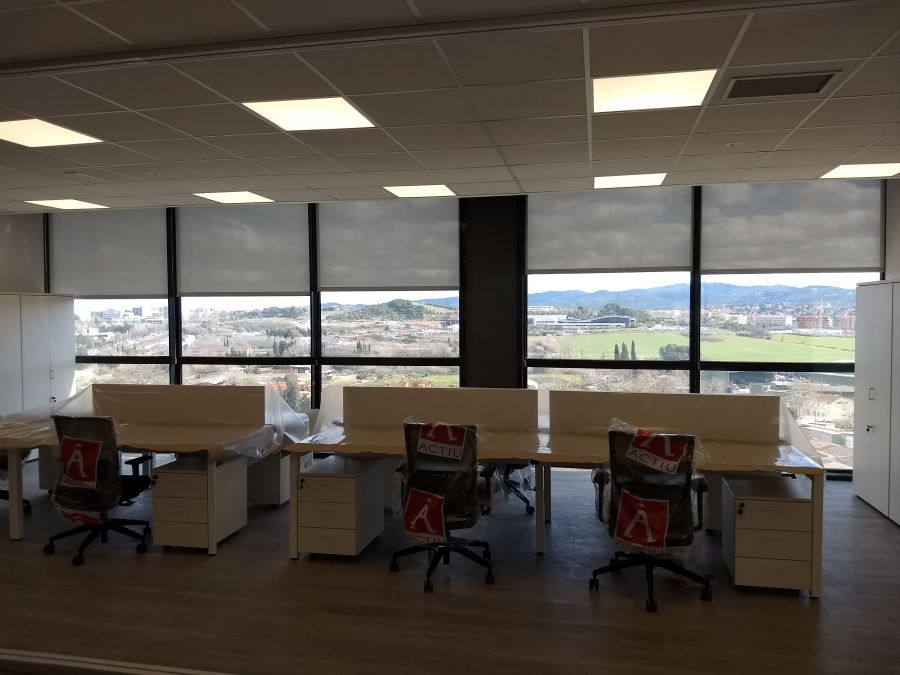 enrollables_para_oficina_con_tejido_tecnico_screen