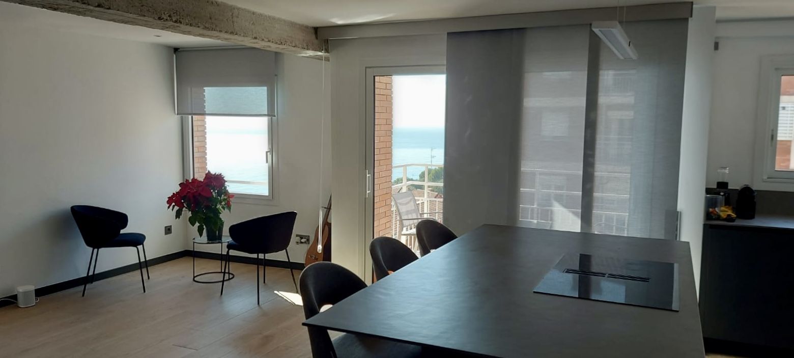 cortina enrollable y panel japonés con trazer confía en nosotros