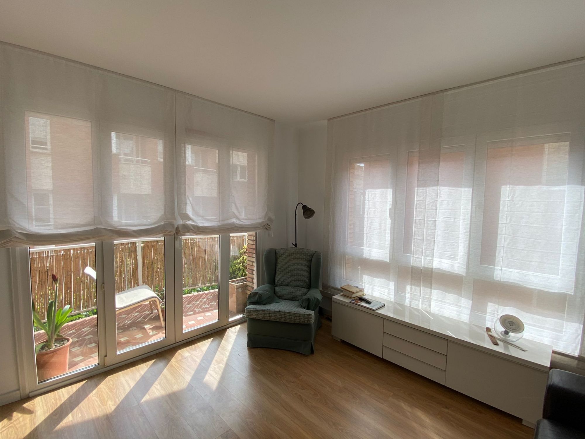 Cortinas con sistema pacchetto instaladas en vivienda de Barcelona