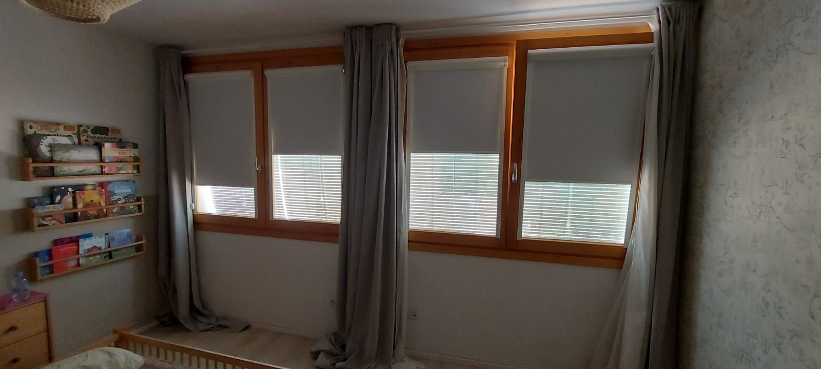 Instalación de cortina con sistema Minifast, tejido Blackout referencia Opac400 y color White, en vivienda de Sant Boi