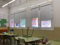 Cortina enrollable FIT ® instalación sin tornillos para escuela en Hospitalet