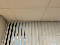 Detalle guía cortinas lamas verticales