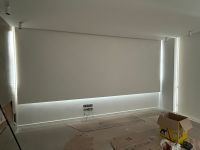 Instalación de cortinas con doble tejido, referencia tejido opaco Face to face y tejido técnico screen PS550 abertura del 5% y color White, en vivienda de Cornellà de Llobregat