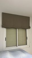 Instalación de cortinas con sistema Paquetto, tejido Bavay 203 y referencia Eucalipto, en vivienda de Badalona