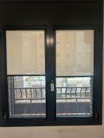 Instalación de cortinas enrollables sistema FIT guía U y tejido técnico screen, referencia PS403 abertura del 3% y color White, en vivienda de Barcelona