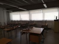 Cortinas enrollables instaladas en aula en Institut Valeria Haline