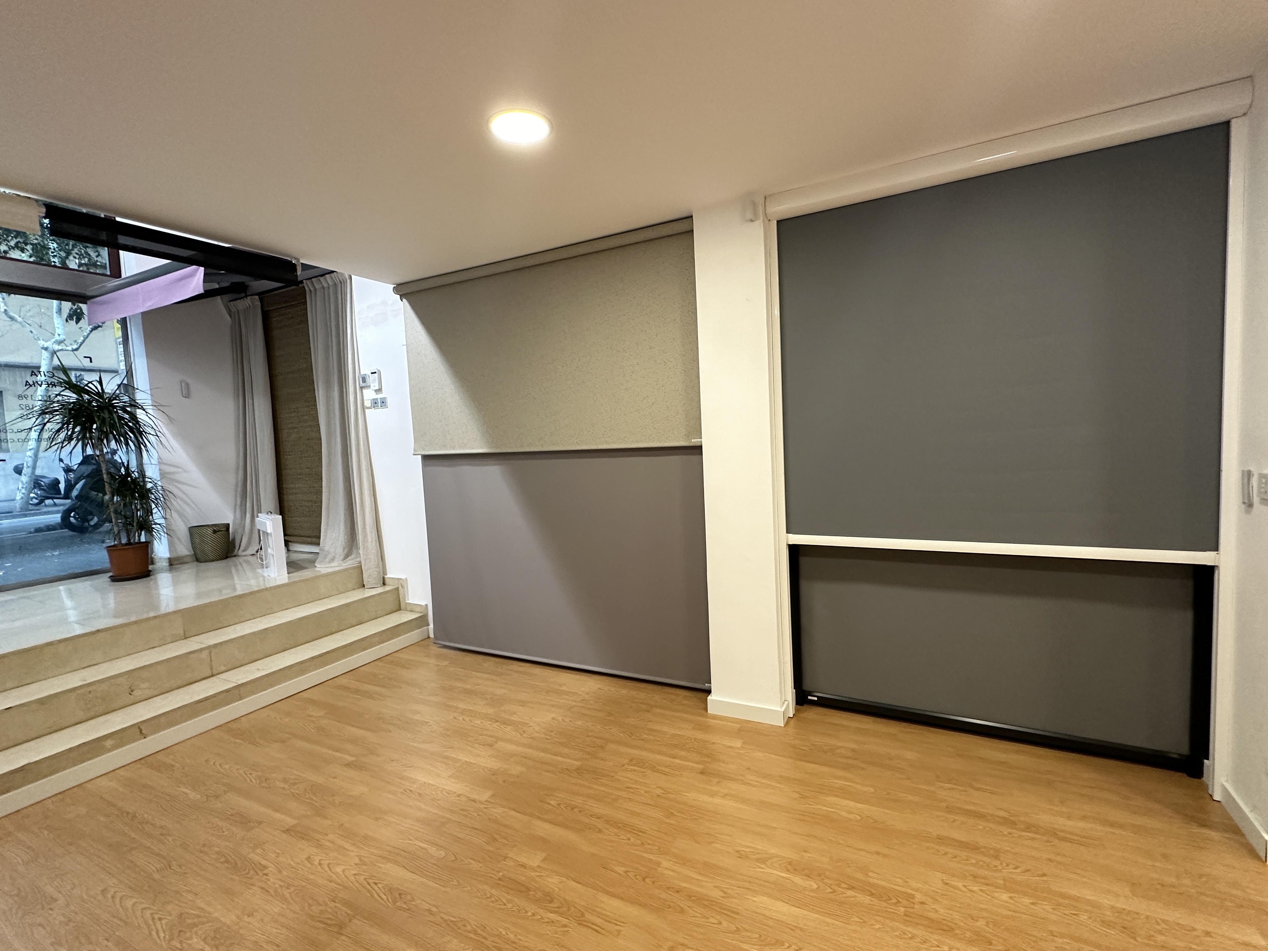 Tienda de cortinas en Barcelona, Cortina Técnica. Cortinas expuestas